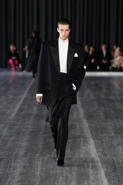 Look 17